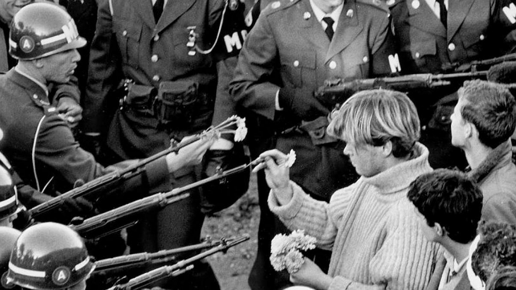 La Revolución de los Claveles.